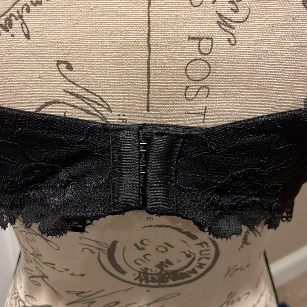 EUC 38D Victoria’s Secret bra - Body by Victoria. - Picture 7 of 9